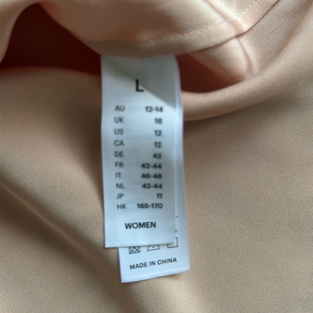 NWOT Lilysilk nude beige 100% mulberry washable silk top blouse, size 12/L - Picture 5 of 11